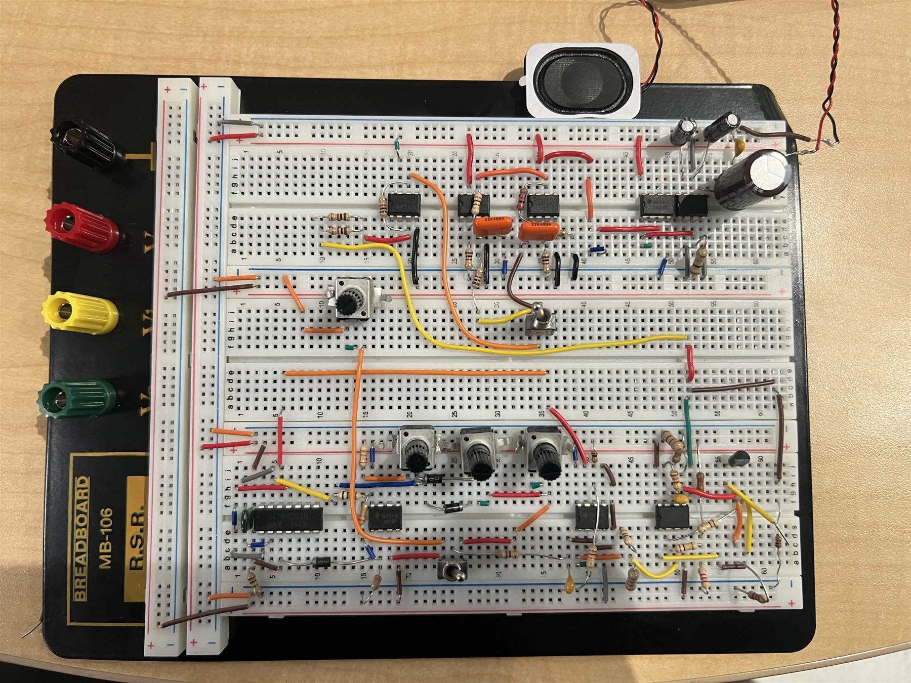 3-key analog synthesizer breadboard
